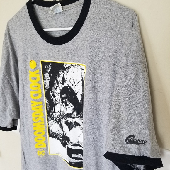 Graphitti DC Comics Batman Doomsday Clock T-shirt.🦇⏳(NWOT) - Picture 2 of 6